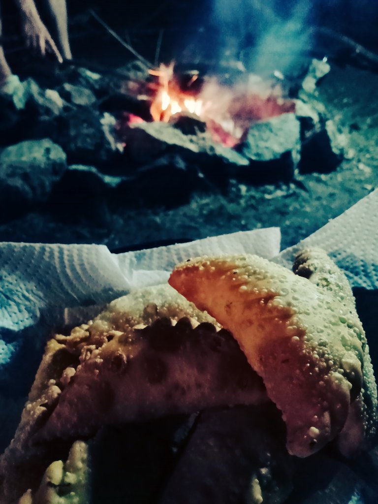 Arrancamos el camping con empanaditas al disco. Tranca, eh?