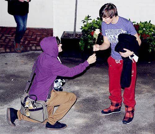 louis is truly a favorite of all of the boys throughout their time in the band. they all had a connection with him that was extremely special, showing the friend he is! making us even feel that our self’s because even if HES not your fave, he’s probably your faves fave lol!