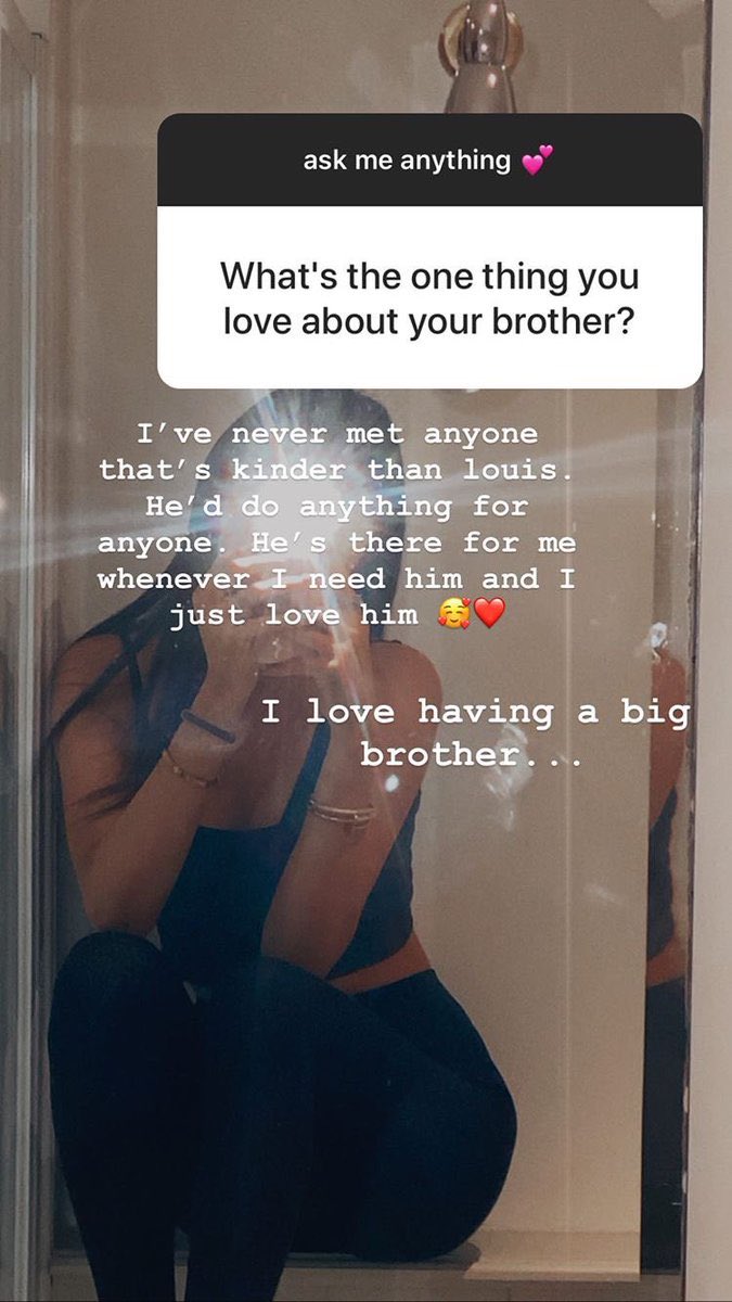 louis is so close to his family, and obviously shows that every chance he gets. he’s known for being very committed to them and loving and even protecting them every chance he gets. we love to see him do that because again it makes us feel safe with him <3