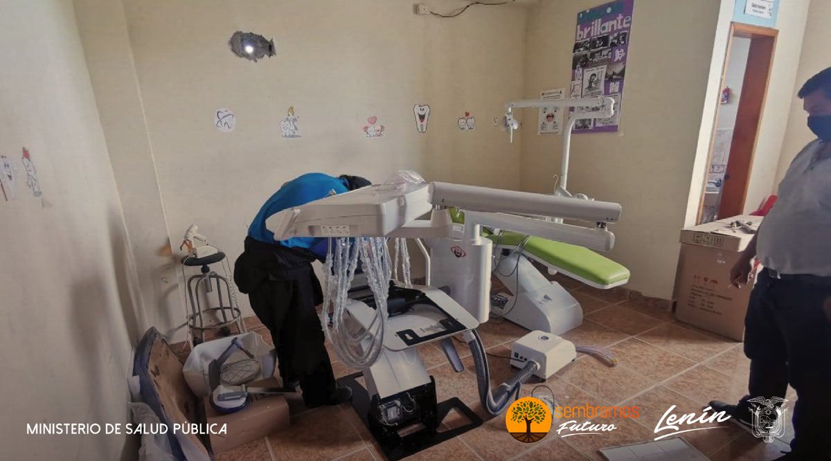 Salud_Napo's tweet photo. Las Unidades de Salud: Lago San Pedro, Unión Milagreña, San Sebastián del Coca y San Carlos, del cantón #LaJoyaDeLosSachas, recibieron en calidad de donación nuevo equipamiento odontológico, médico, etc., por la empresa #ENAP_SIPEC, a fin de fortalecer la salud de la comunidad. https://t.co/4ojVwVSAhn