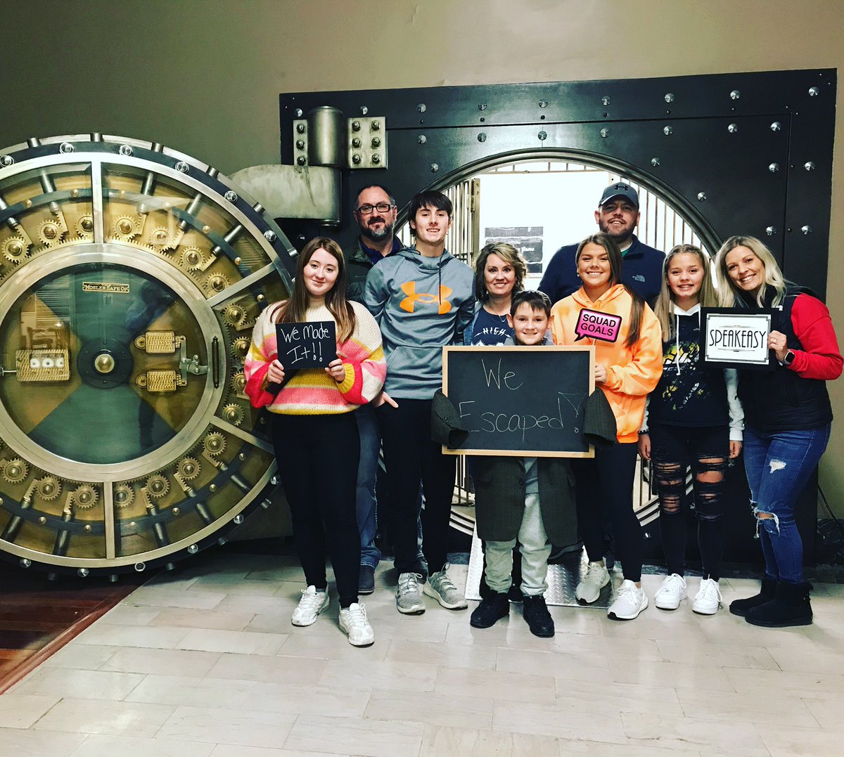TheEscapeGameLV's tweet photo. Friday Night Fun ESCAPE Style! 
Team “#Roots Escaped The Speakeasy with 33 seconds remaining!!! https://t.co/RjMrO0RmJT