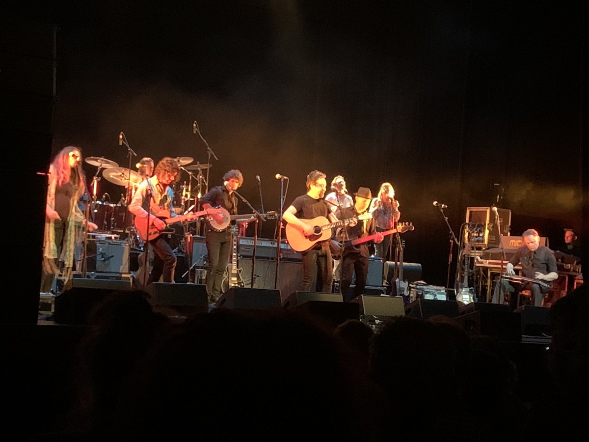HelenClifton8's tweet photo. Went to Live Rust last night because @bonniehayvice gave me 2 tix for Christmas.
A musical masterpiece of NZ top musicians. Stunning.
@JonToogood in dungarees still a kickarse performance ๐
Donโt take our way of life for granted.
#KeepScanning https://t.co/y6t3tYubay