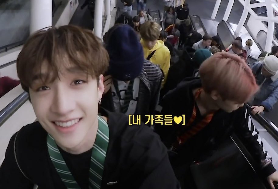 bangchannies's tweet photo. stray kids: *exist* 

bang chan: 🥰🥰🥰 https://t.co/6Hx5zsvw0m