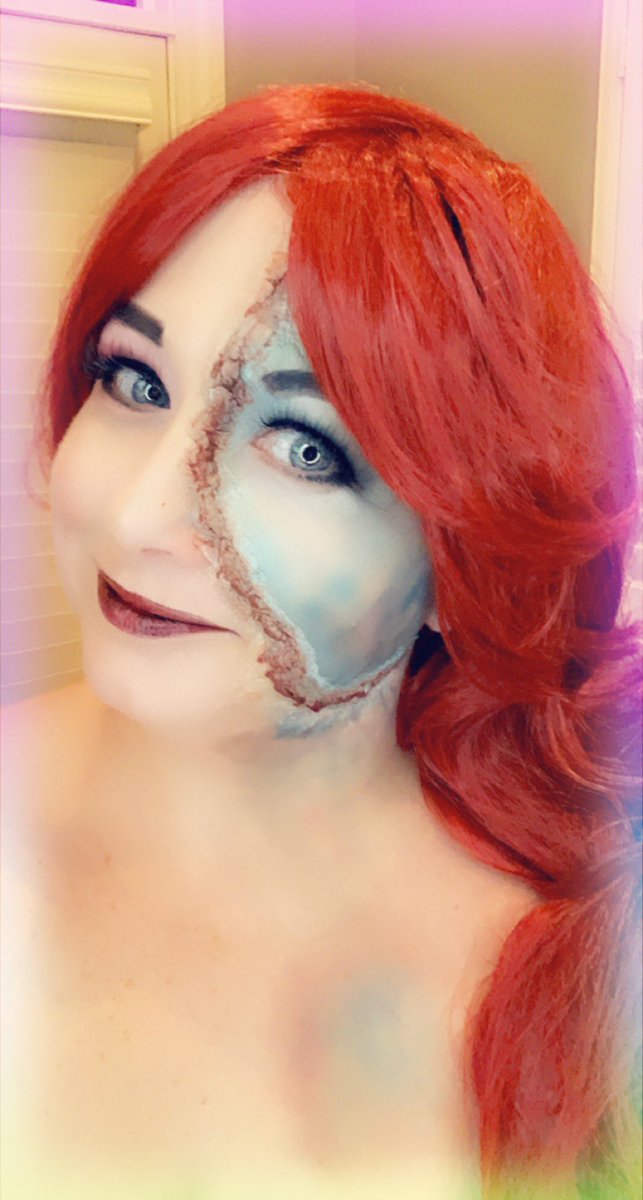 e_danielle20's tweet photo. Few more Mermaid pics #hauntedstyle #sfxmua https://t.co/1v7lpDLW8V