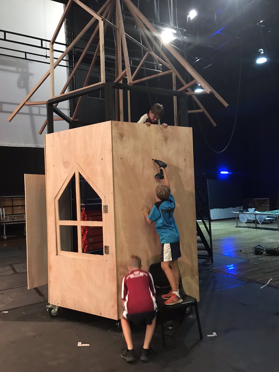 Kansas is coming together! #moresetbuilding #jisdrama #jismusic #jisperformance
