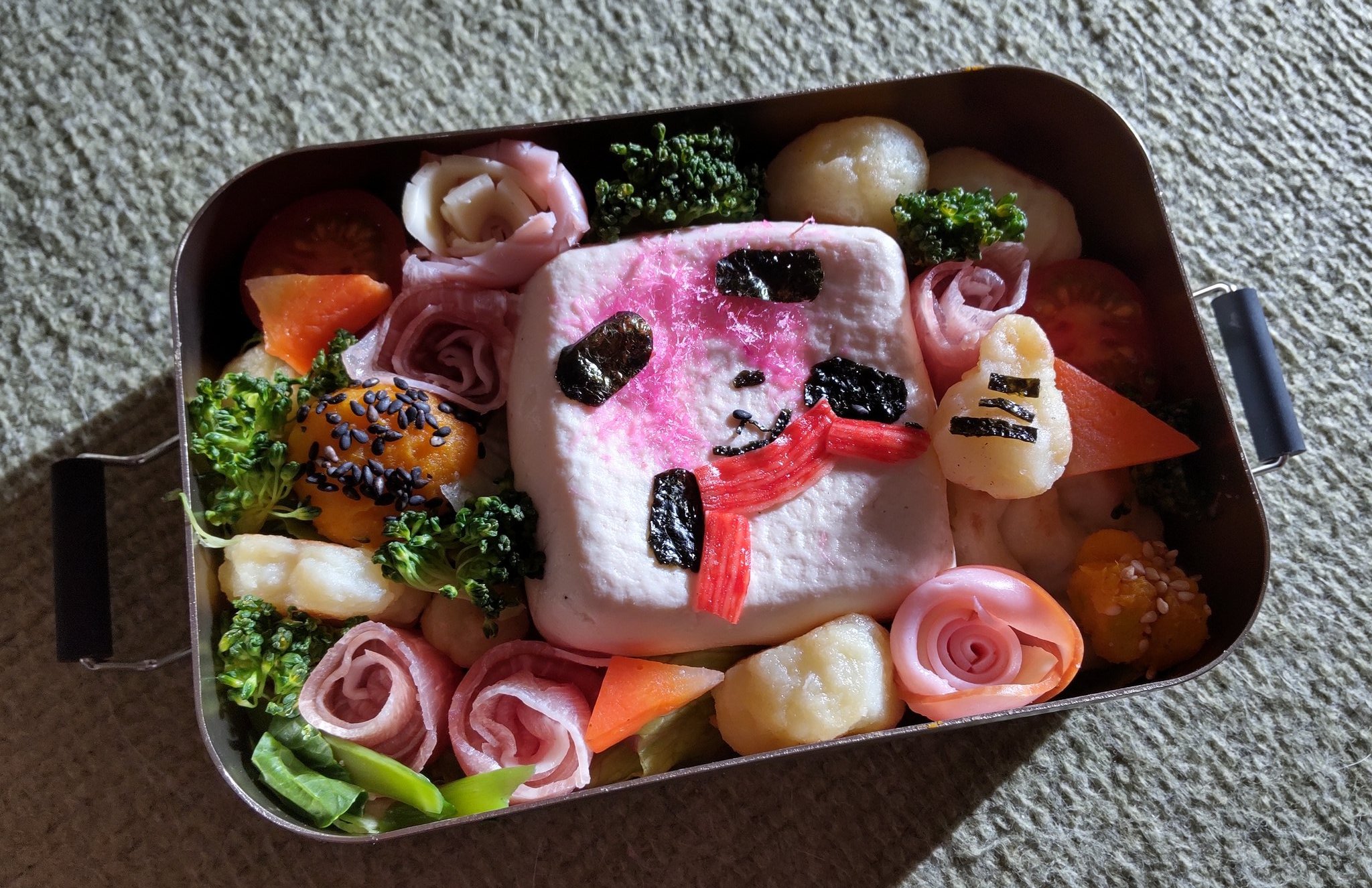 高校生が作るキャラ弁 本日のキャラ弁 地縛少年花子くん ミツバ君犬バージョン 余り物弁当なので仕上がりはぼちぼち キャラ弁 弁当 地縛少年花子くん ミツバ ステイホーム T Co 8cl0v6ro0t Twitter