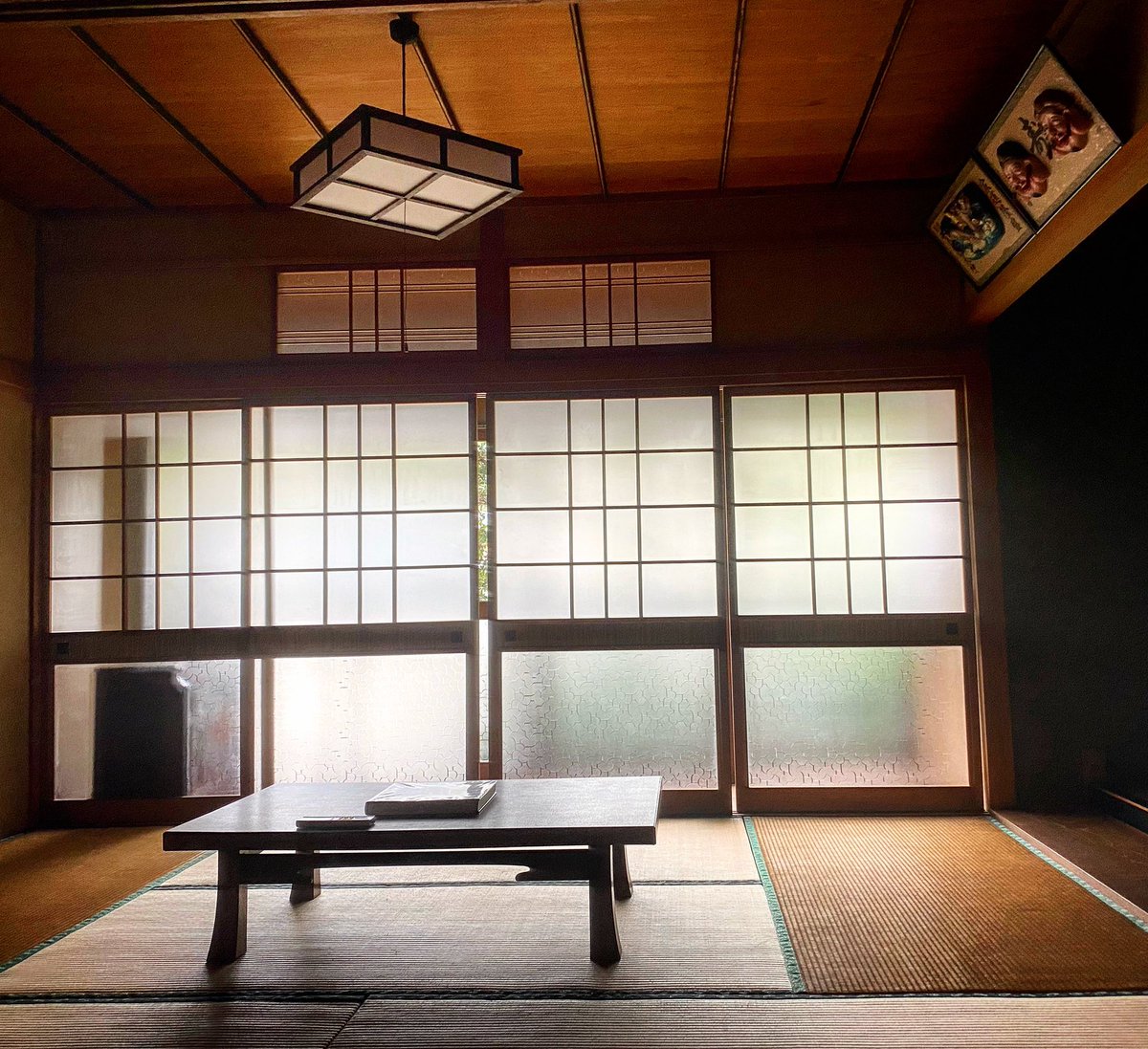 Jimmy_Braun's tweet photo. Old Japanese house in Naoshima. 直島にあるゲストハウス「積家.TSUMUYA」#naoshima #kagawa #japan #japon #art #picoftheday #photooftheday #setouchi #travel #visitsetouchi #design #architecture #tsumuyahouse #tsumuya #直島 https://t.co/DIpmqzcMWm