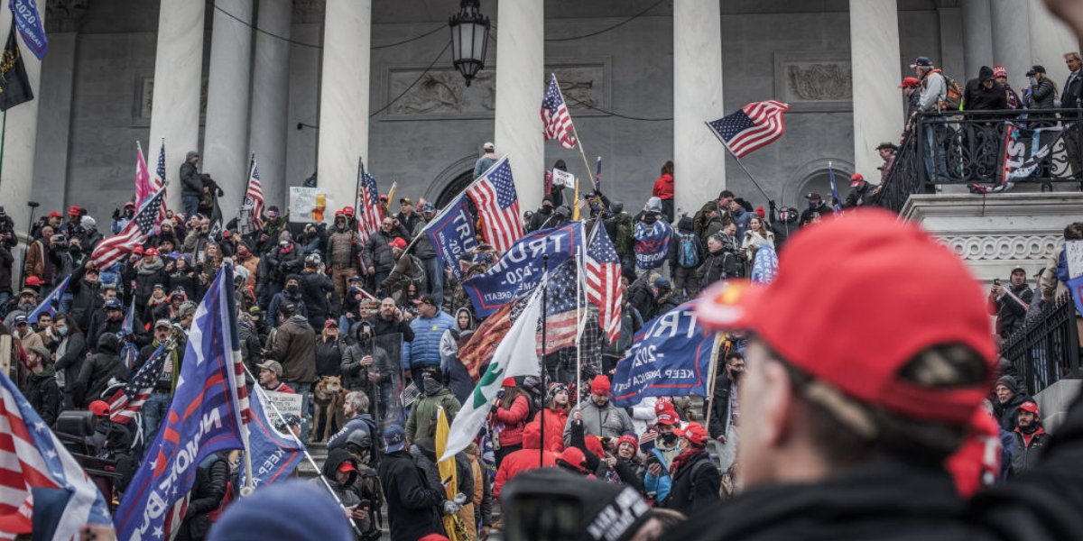 hypervocal's tweet image. Dating App Bumble Removes Politics Filter After Women Allegedly Tricked Rioters Into Sending Them Incriminating Messages bit.ly/39EtAVt