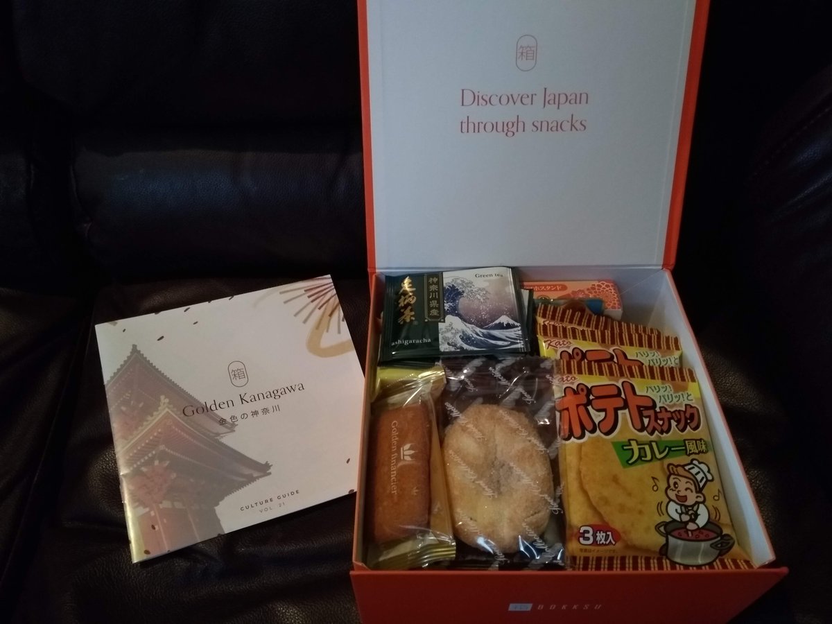 slzenn13's tweet photo. @boxie3Max Am I right to assume you're behind this lovely surprise from @bokksu??? 😊😁 #yum #surprise https://t.co/0f7tJ0dWB8