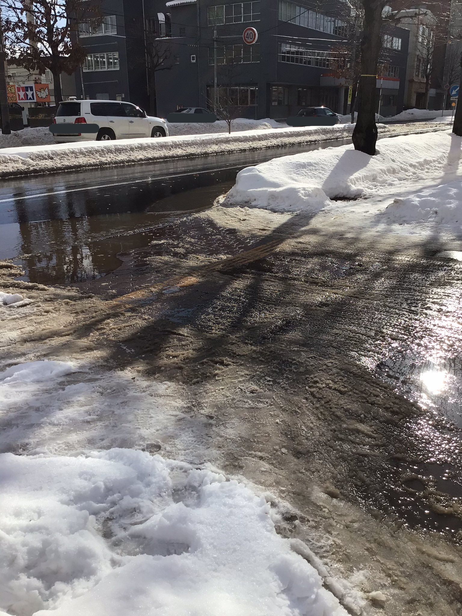 Sat 雪溶けで道路が水浸し 明日は冷える予報 ツルツル路面になりそうで怖い まとまった雪降らないかな T Co Nitp3in2xc Twitter