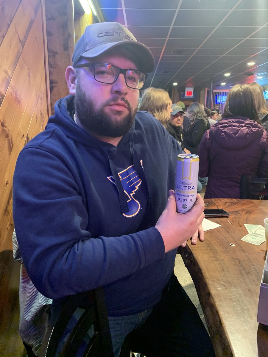 NiebruggeSteve's tweet photo. Even real men love ultra seltzer’s ⁦@DonnewaldDist⁩ #stlblues #michelob #seltzer https://t.co/Xz1DsfcQLv