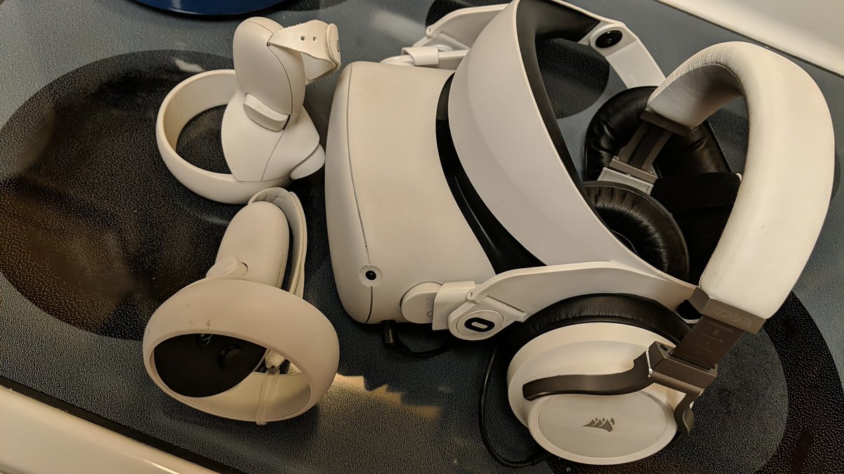 technotic_us's tweet photo. Got my #GoQuestVR halo today for Quest 2. Oh how happy I am to have a halo again! Loving this thing!! Thanks @ZGFTECH ❤️ https://t.co/tcRFD8Y9mE