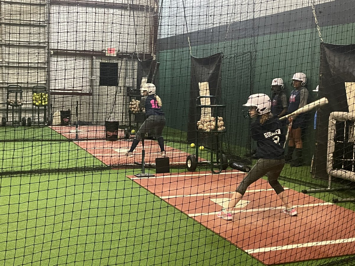 3rdMonkeySports's tweet photo. Introducing our newest affiliate team!The Port City Frenzy Softball organization! Great first practice for these girls! Thanks for choosing Third Monkey Sports!#thirdmonkeysports #affiliateteamsareawesome #getworkin #watchforthisteam #grind #softball #youthsports #dobigthings https://t.co/yL4mbyPDeb