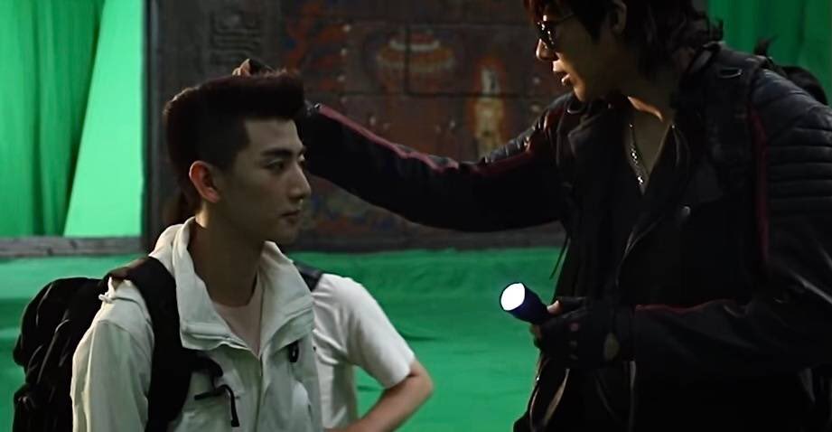 Yuning taking care of this precious babey Yuhan on set though   #ultimatenote  #tlt3  #终极笔记  #liuyuhan  #刘昱晗  #刘宇宁  #liuyuning  #heihua