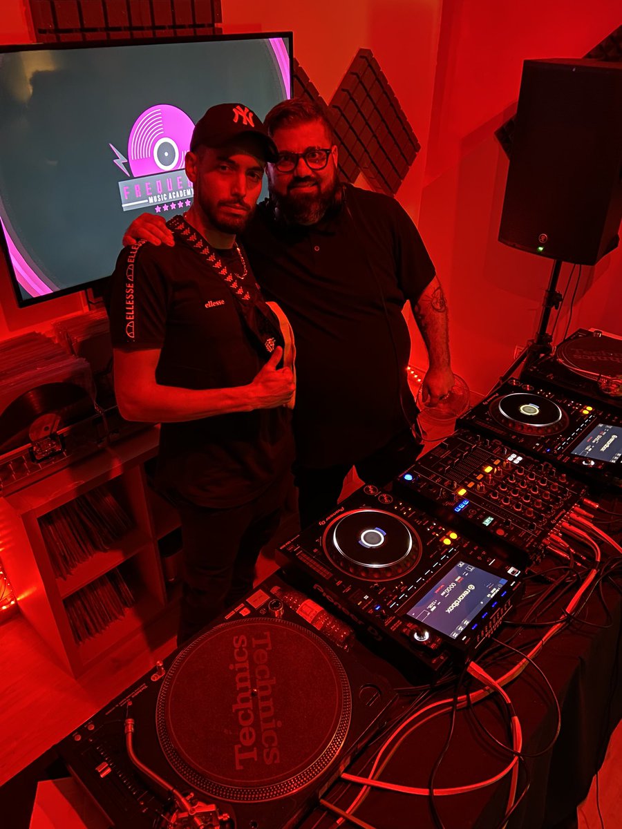 CleyRox's tweet photo. Nothing better than working with friends !⚔️🔥 

Gracias por el vuestro apoyo familia.🖤
_________________________________
#dj #djlife #djm900nxs2 #cdj3000 #techno https://t.co/MtM4O65i4z
