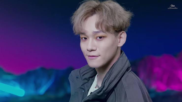 chen must have realize it, if the blaster guns don't have any effect towards the robot, maybe reflecting its attack could be the way by the use of the same tool it was made.the robot is made out of metal, what chen's holding is a piece of metal. this bring us back on the track.