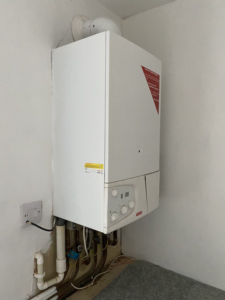 lynchsgas's tweet photo. Removed old Ariston, Relocated and Replaced with this @ideal_boilers Vogue Max with 12 Years warranty in Caddington.
#boiler #boilerinstallation #boilerinstaller #boilerlife #gas #gasengineer #gassaferegister #gassageengineer #work #workhard #centralheating #hotwater https://t.co/qTrY9UzeFm