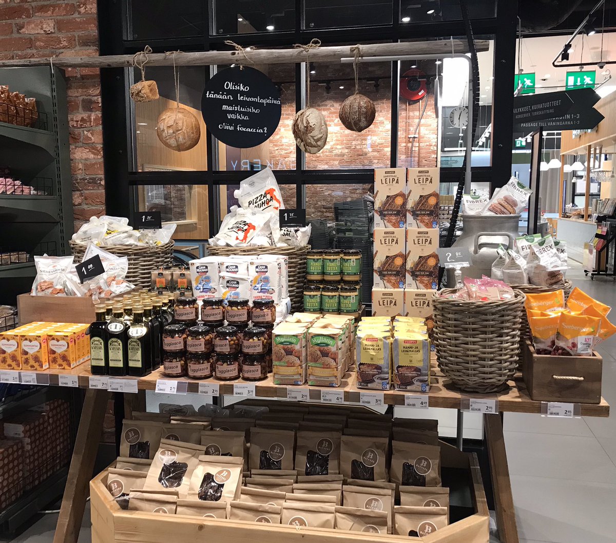 ItkonenE's tweet photo. Pakkasviikonlopun herkkuja ja silmänruokaa Food Market Tapiolasta 💙 https://t.co/o3Hef9XUyv