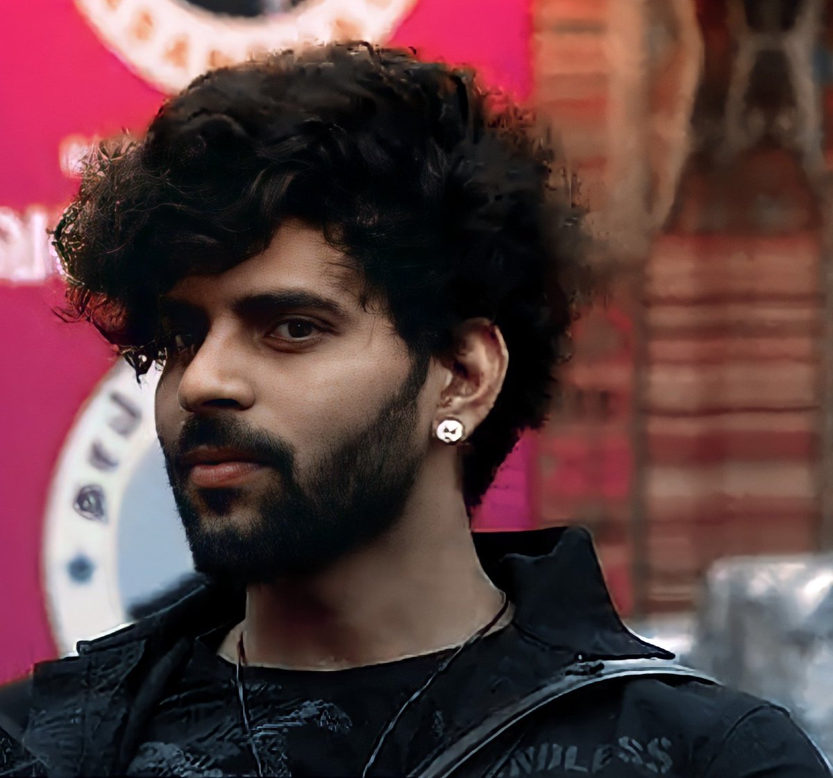 My most favourite bond this season was Bala + Mirror -  #BaMiPure, a no expectations kind of bond. #BalajiMurugaDoss always wants to look good & be well groomed. Whether it's in the confession room, living area or outside his first instinct is to make sure he looks good 