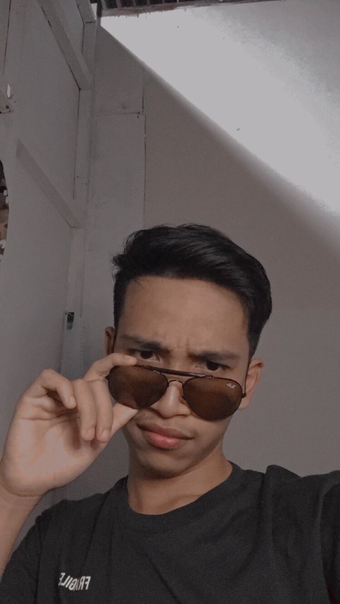 imnzhri's tweet photo. umur dh 20, tapi muka still macam baru lahir😌👉🏻👈🏻 https://t.co/7srEpokxdA