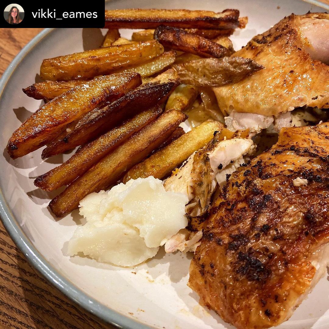 FosseMeadows's tweet photo. Chicken ‘n’ chips & aioli!👌🐓@vikki_eames cooked our #fossechicken with a fajita rub & seasoning, made fried chips and served with aioli! Crispy skin, tasty juicy chicken - #delicious!!
#homecooking #chickennchips #manymealsonechicken #lessmeatbettermeat
https://t.co/Jt84Ph3lEG https://t.co/C2IcE6ZC3N