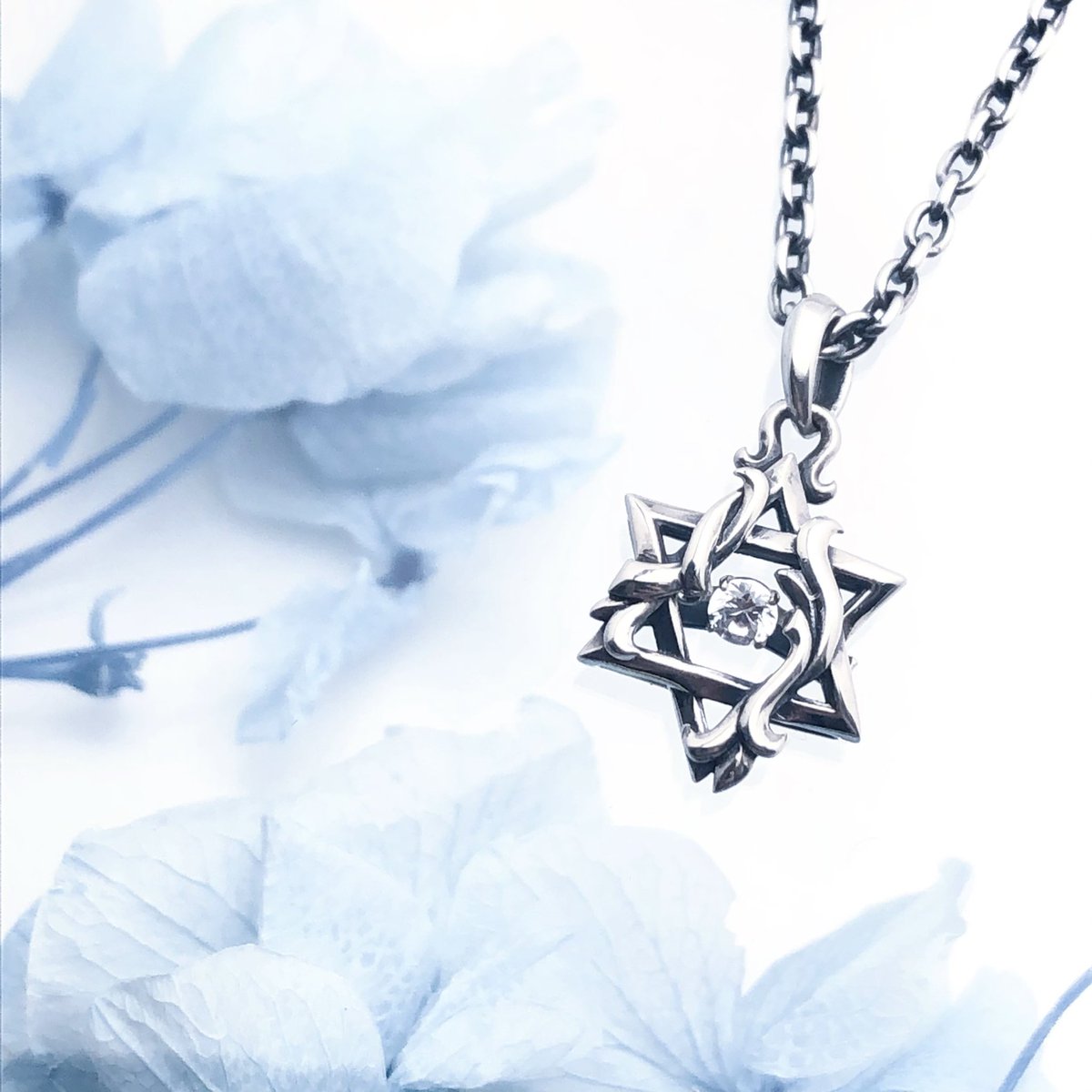 DEALDESIGN925's tweet photo. HEX STAR: DS
#dealdesign
#silver925
#silverjewelry
#design
#accessory
#handmade
#necklace
#hexstar
#stone
#dancingstone
#fashion
#style
#model
#cool
#recommend
#followme
#instalike
#ootd
https://t.co/brZWhcZMU8 https://t.co/6CLDgFlMu5