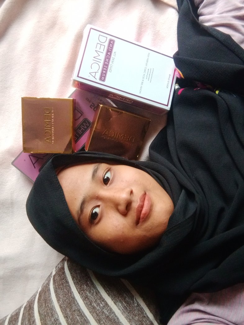St__hajar's tweet photo. Rasa best pulak baring dan bergambar dengan stok demica😂 maaf laa dah tak banyak stok demica https://t.co/2wiWtYspE1