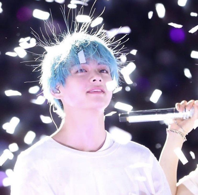 soulkate_'s tweet photo. Нереальный мальчик🥺 #cutev #v #bts https://t.co/B5dxJwRUPg