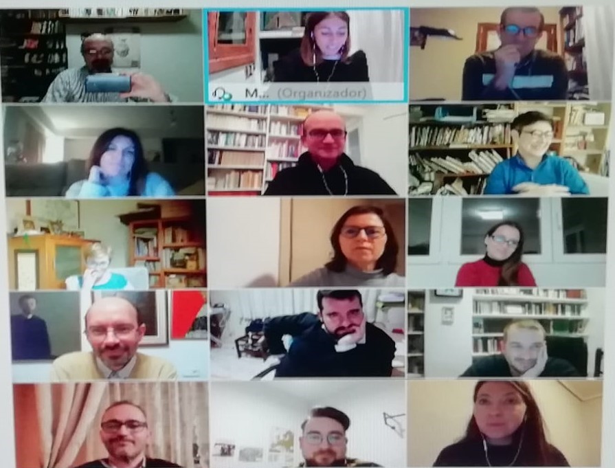 Nudius tertius collegae in rete convenerunt atque de inceptis praeteritis et futuris locuti sunt. Per totum annum decreverunt sodales nullam stipem solvendam. Tune volueris sodalis Collegii fieri? Nomen da! Augeatur numerus sodalium!
collegiumlatinitatis.com/aditus/