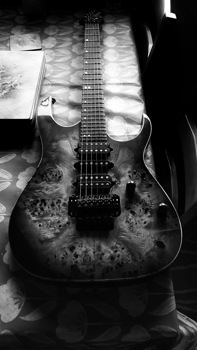 RanyhynRunFree's tweet photo. #blackandwhitephotography kitchen music #guitar https://t.co/sOiQyeAqLw