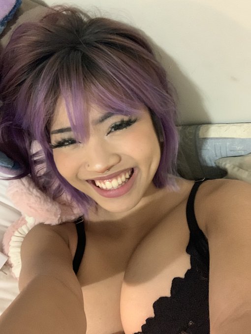 Watch v ♡ (⇀ 3 ↼)'s leaked NSFW photo on TwXstars