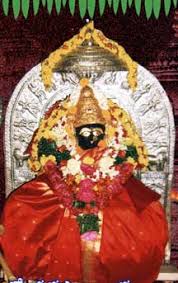 Interestingly, Manikyamba is a part of the Amba Trayam. Or the three mothers of Andhra. A stellar example of independent Shakta worship.1. Srisailam Bhramaramba (Kurnool dist)2. Sri Kalahasti Gynana Prasunamba (Chittoor dist)3. Draksharamam Manikyamba. (EastGodavari)