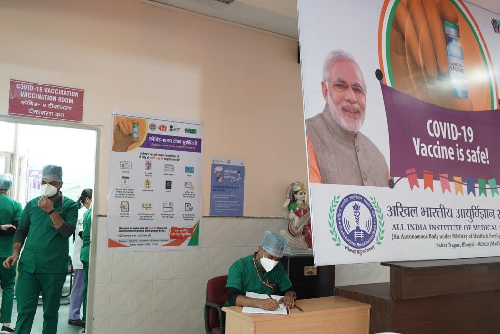 Jhimly2's tweet photo. Honb'le PM, #NarendraModi #Modiaddresses and inaugurates the largest #COVID19 #vaccination drive today and appreciates efforts of scientists, researchers, ministry of health and state governments. Reiterates safety, efficacy, two dosage of the #vaccine @sidbshrestha https://t.co/v7OPZvZiOz