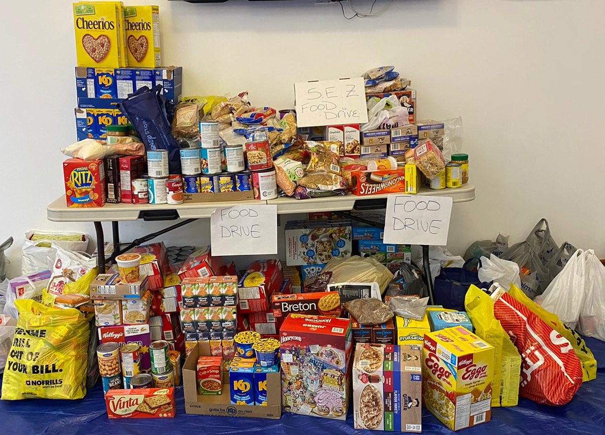 Bohras_Canada's tweet photo. During the 2nd Ontario lockdown and "Stay Home" orders due to #COVID19, the @Dawoodi_Bohras of #Toronto - in collaboration with @ProjectRiseDB &amp; @360kids_york - have been helping our local youth to gain access to healthy food, warm clothes &amp; hygiene products. https://t.co/NDt1DGRkkl