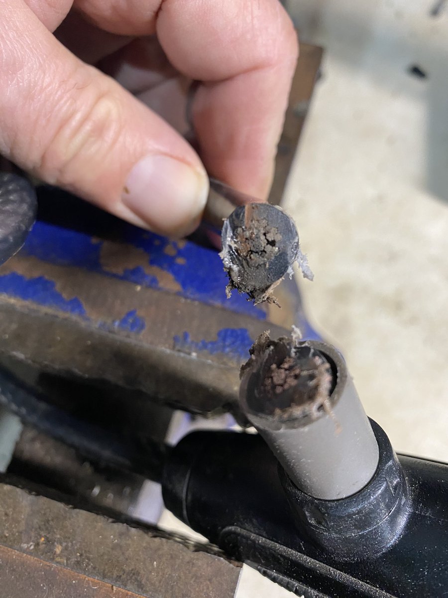 drcycleservice's tweet photo. #BikeTheft is rampant & using a cable lock in a high risk area is only asking for trouble. Thieves travel with battery operated rotary cutters!
Took us Dr 0:16 to cut through this cable!
Register w @Project529BC to increase recovery.
Dr has stickers avail.
#EndBikeTheft #DrIsIn https://t.co/GEUqryaXwL
