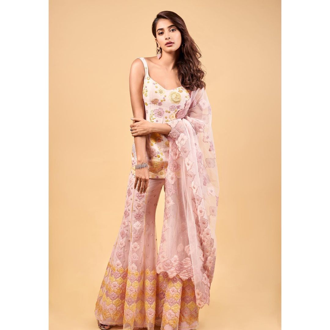 ☺️🌸 <a href="/MishruDesign/">Mishru Design</a> #Lorifinejewellery <a href="/ashwinmawle/">Ashwin</a> <a href="/kalyanyasaswi/">Kalyan Yasaswi</a> #SuhasShinde #KajolMulani #1YearofAVPL