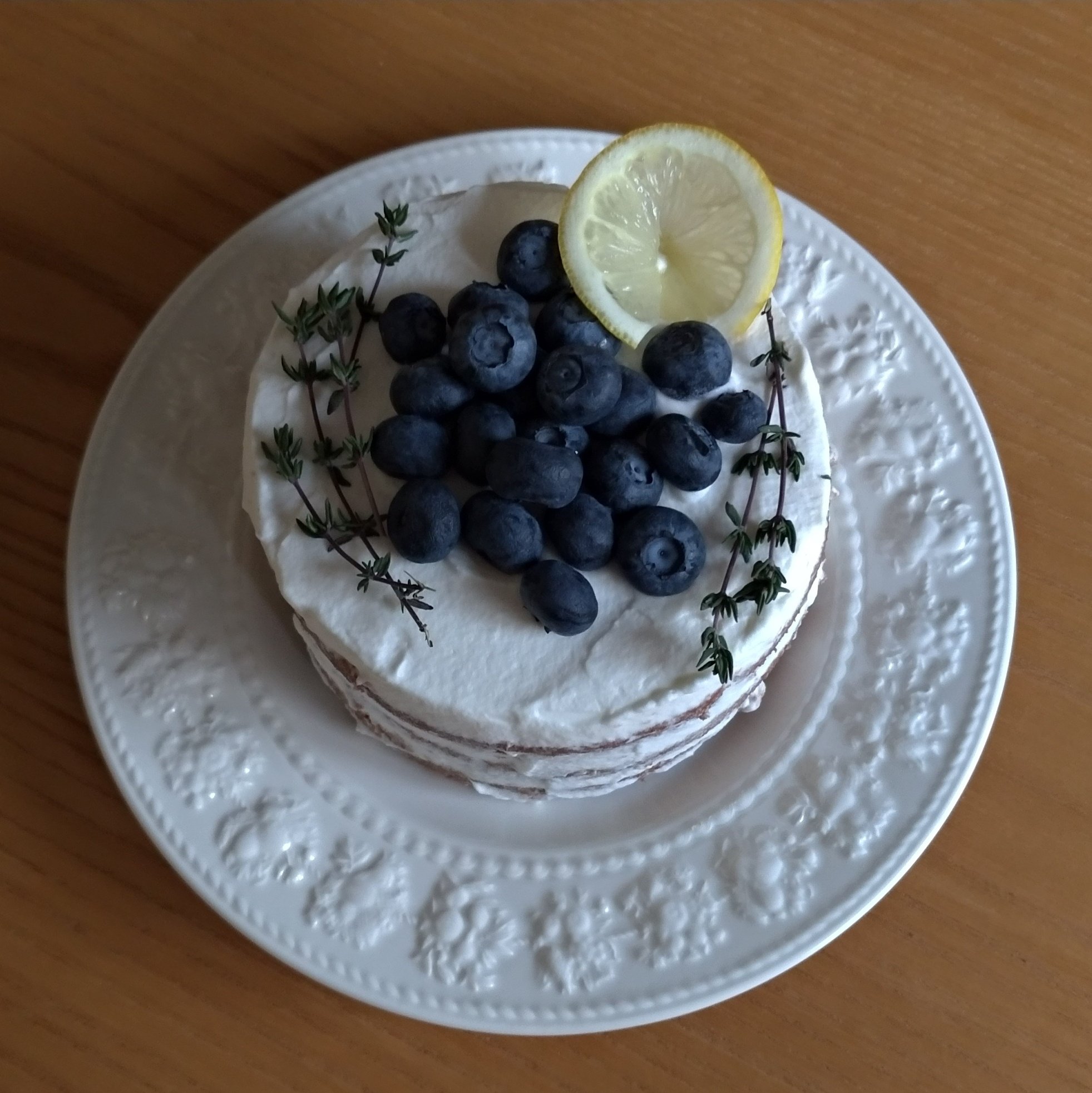 Augusta なんでもない日のデコレーションケーキ ココアスポンジがきれいに膨らんでくれて嬉しい 今日のおやつ ネイキッドケーキ デコレーションケーキ ブルーベリー お菓子作り T Co Mgxwb9yqu6 Twitter