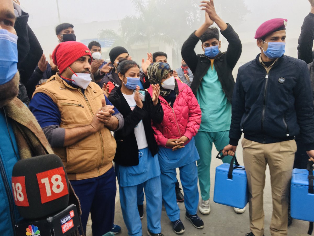 prernakatiyarET's tweet photo. Staff of Rajiv Gandhi Super Speciality Hospital, New Delhi carrying #Covishield vaccine in blue boxes. #FirstDayFirstShot https://t.co/OYapHUPrn8