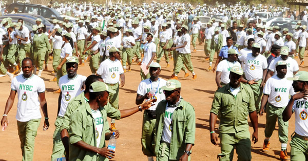 917wavefm's tweet photo. #COVID-19: Again, FG snubs Osinbajo report, mobilises corpers to camps
#Newspaper_Tori W/ @SkyOfficialy
On #SuperSaturdayShow
Listen Online: https://t.co/dpAjHtAh0I
#Headlines #Nigeria #wavefmph https://t.co/5et7m0hO1W