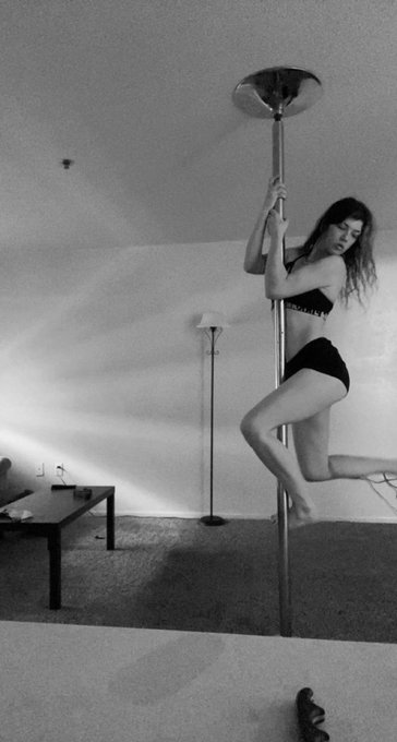 I&rsquo;m starting to get abs and I think it&rsquo;s pretty neat😏 https://t.co/lliU7fALCF<a href="/tag/newprofilepic"class="tags"><span>#newprofilepic</span></a>