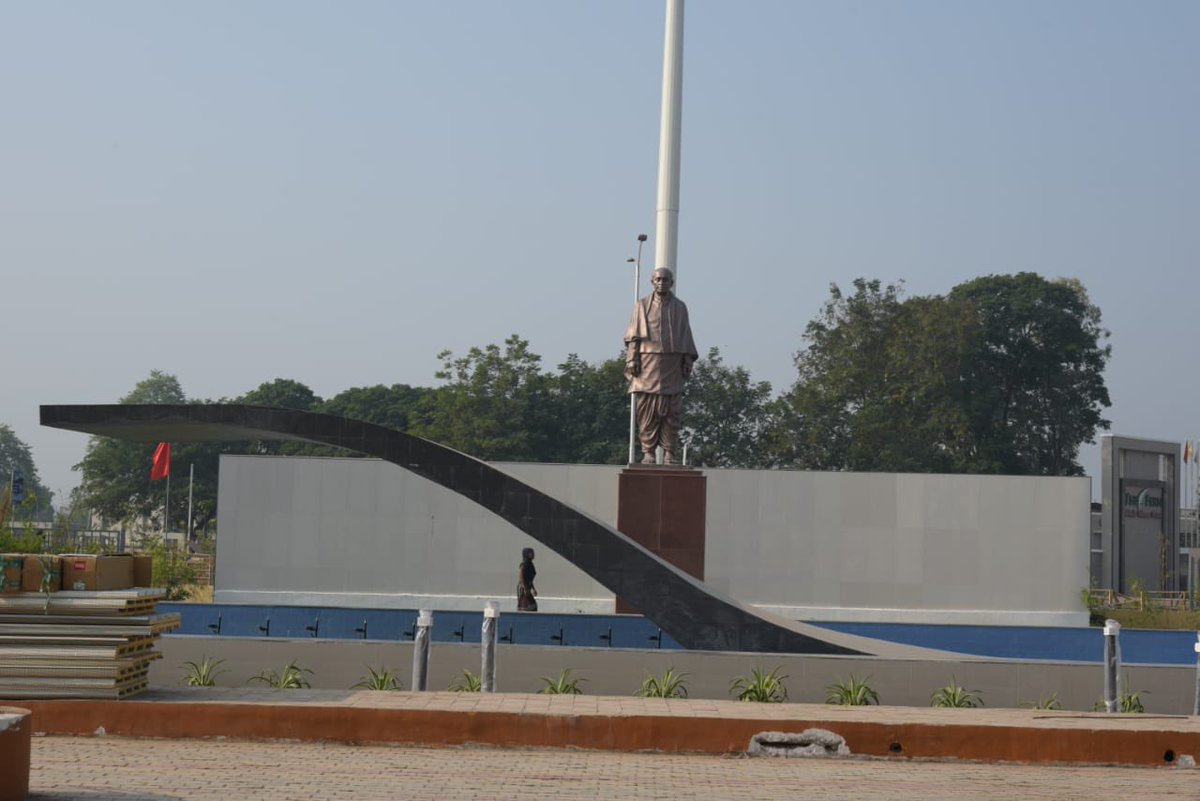 drrajivguptaias's tweet photo. Hon’ble PM @narendramodi will virtually flag off 8 trains tomorrow, connecting Kevadia directly by broad gauge line with Delhi, Mumbai, Chennai, Varanasi, Amdavad &amp; Vadodara. A quantum jump in tourist inflow to #StatueOfUnity expected in coming days.@PiyushGoyal @CMOGuj https://t.co/Zd8vXNI7hb