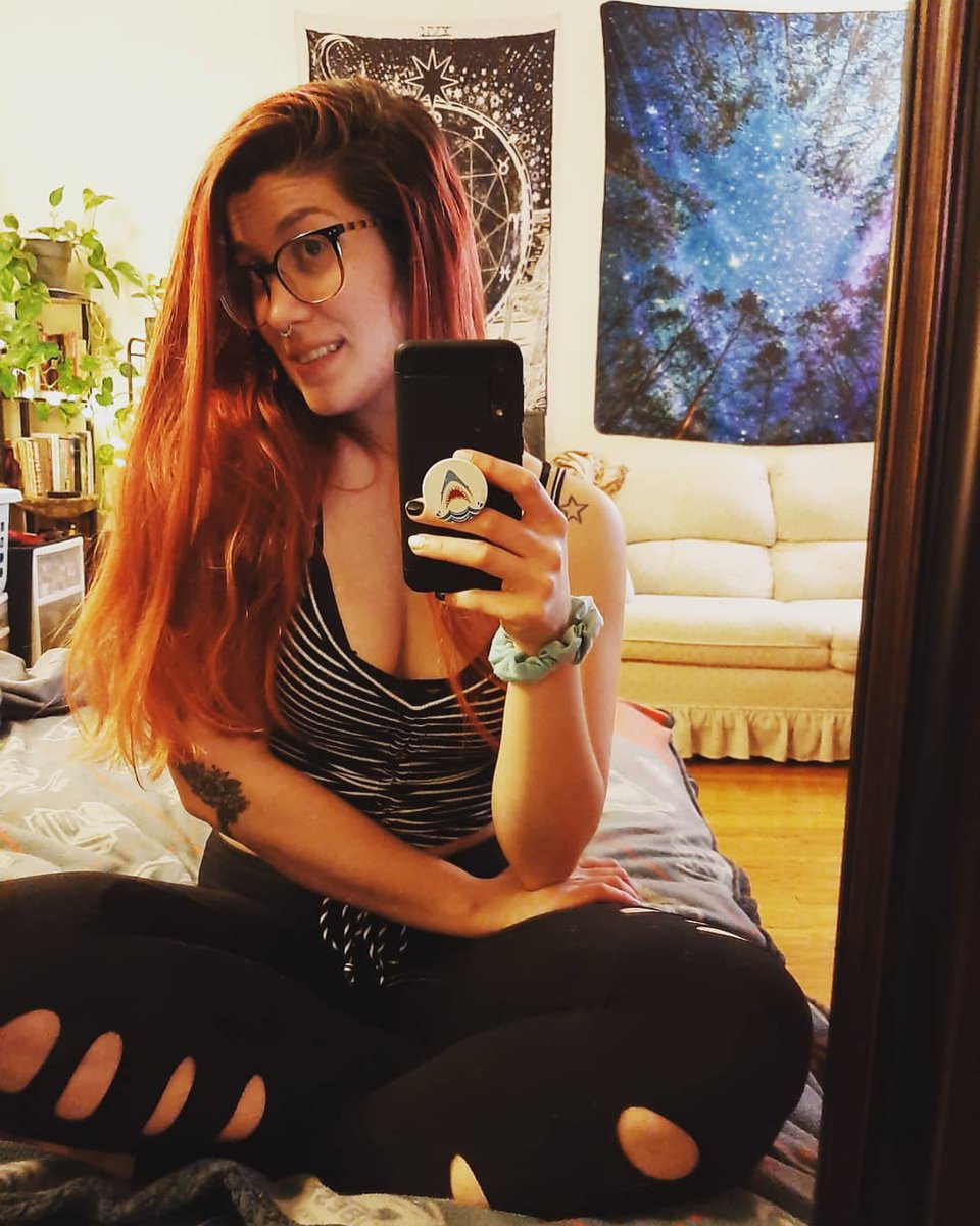 Nataliadris's tweet photo. Quick appreciation tweet for my hair, longest she's been in ages and dead ends are getting trimmed in the morning 💔😭
#everyinchmatters #redhead #pleasegrowfaster https://t.co/ioLplZZOHO