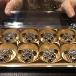 ファミレスに行くたびにクマの指輪を買ってあげていたら…チョコのケースがいっぱいに!