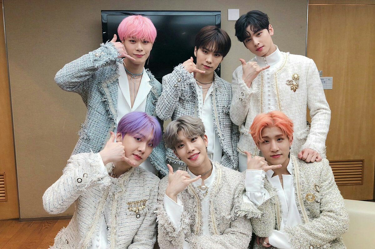 aroha_india's tweet photo. 🎊🎉 Today will always be memorable as #2YearsWithAllNight the first full album of #ASTRO which gave @offclASTRO their first win ❤️

Let's celebrate &amp; stream this masterpiece everywhere !!

📎https://t.co/ZZrOgZL7cK
📎https://t.co/WhjOCyt24W
📎https://t.co/79tklmLSxr https://t.co/dYGOulInZf