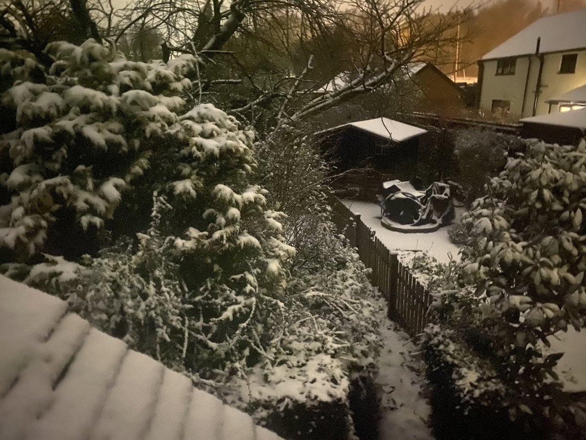 KSwiz's tweet photo. We got a bit of snow last night here in Bucks. ❄️ It’s still pretty dark out so I did a timed exposure (apologies of it’s a bit blurry). #Snow #SnowUK #Dusting #WeekendSnow #Snowfall https://t.co/riHdJ9S4sG