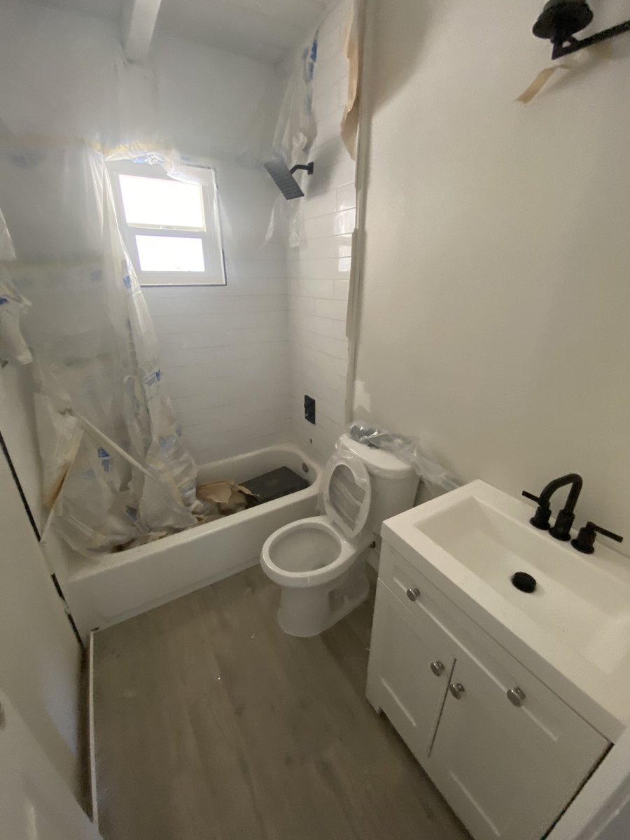 listmarketsell's tweet photo. Stunning 2 ๐ 1 ๐ coming soon.
1๏ธโฃ ๐ Roof
2๏ธโฃ ๐ Siding
3๏ธโฃ ๐ Kitchen
4๏ธโฃ ๐ Bathroom
5๏ธโฃ ๐ Inline hot water heater
#LMSH #Investor #Realtor #InvestmentProperty #FixandFlips #Flips #Renovation #RealEstate #LasVegas #Rehab #Investment #Vintage #fixerupper #flipping https://t.co/ARCckPeKFi