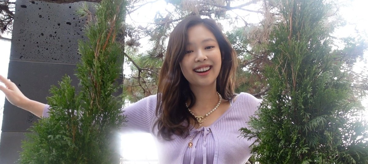 cyanblink's tweet photo. Jennie gave us a whole YouTube channel for her birthday! I love her so much she's an angel! 😭💕 @BLACKPINK #JENNIE https://t.co/aqlMiQj9SQ