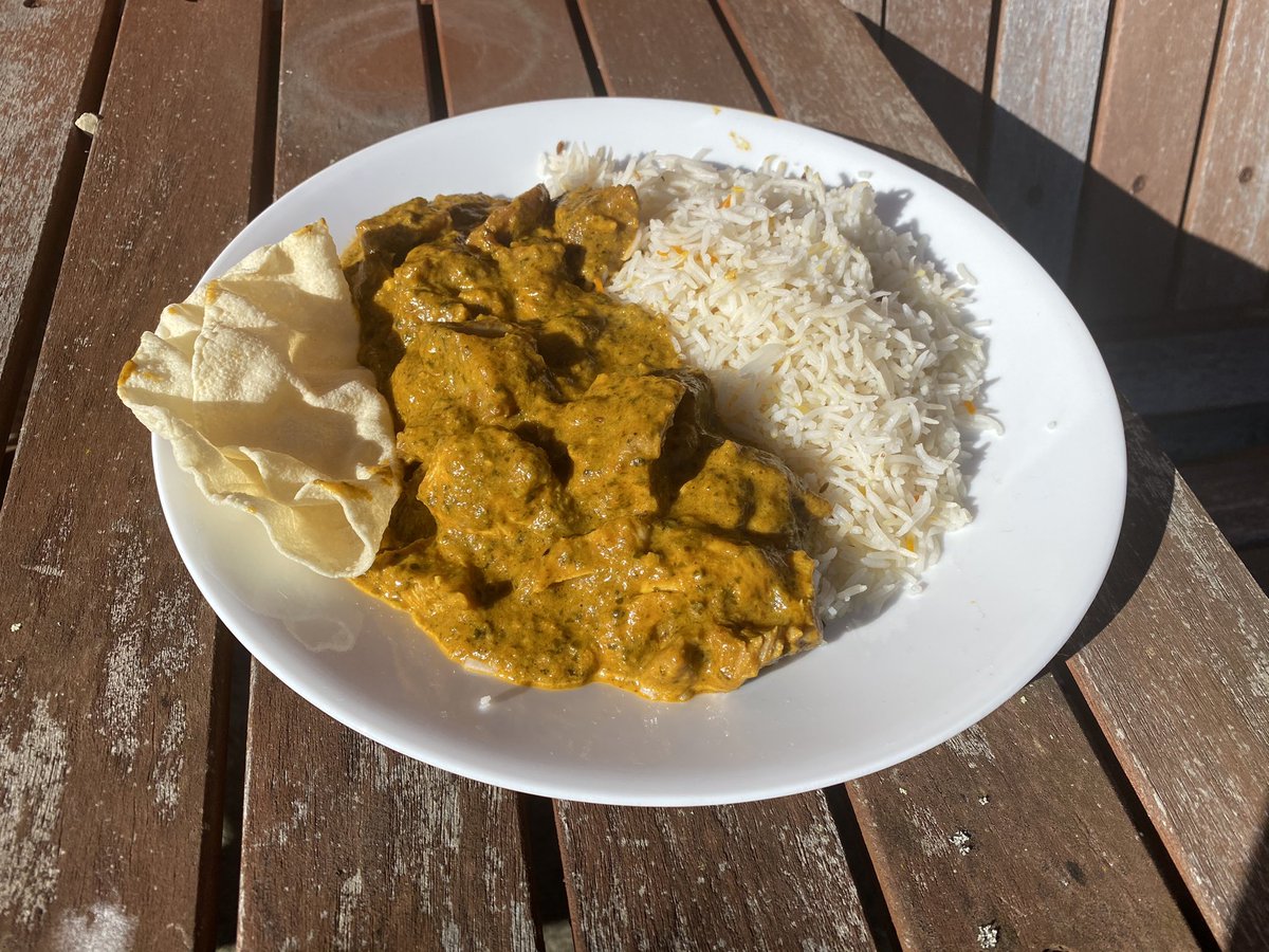 MeredithCastles's tweet photo. Because when the sun π comes out itβs time for #vegetarian chicken and Aloo Palak curry with papadum that ended up as a #taco π #Oops #VeggieCooking #IsoCooking π₯ https://t.co/DlimRdt5qd