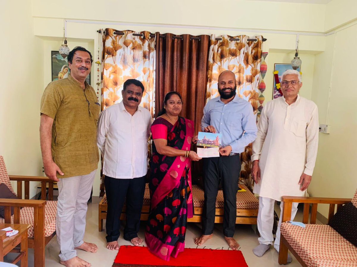 SShendge_'s tweet photo. 1 जानेवारी 2021 ते 31 जानेवारी 2021 दरम्यान पुणे महानगरात श्रीराम जन्मभूमी तीर्थक्षेत्र निधी संकलनासाठी चालू असलेल्या अभियानात मी श्रीराम जन्मभूमी तीर्थक्षेत्र निधी संकलन समिती पुणे महानगर यांच्याकडे विशेष निधी सुपूर्त केला. @priyankams86 https://t.co/oote28xERK