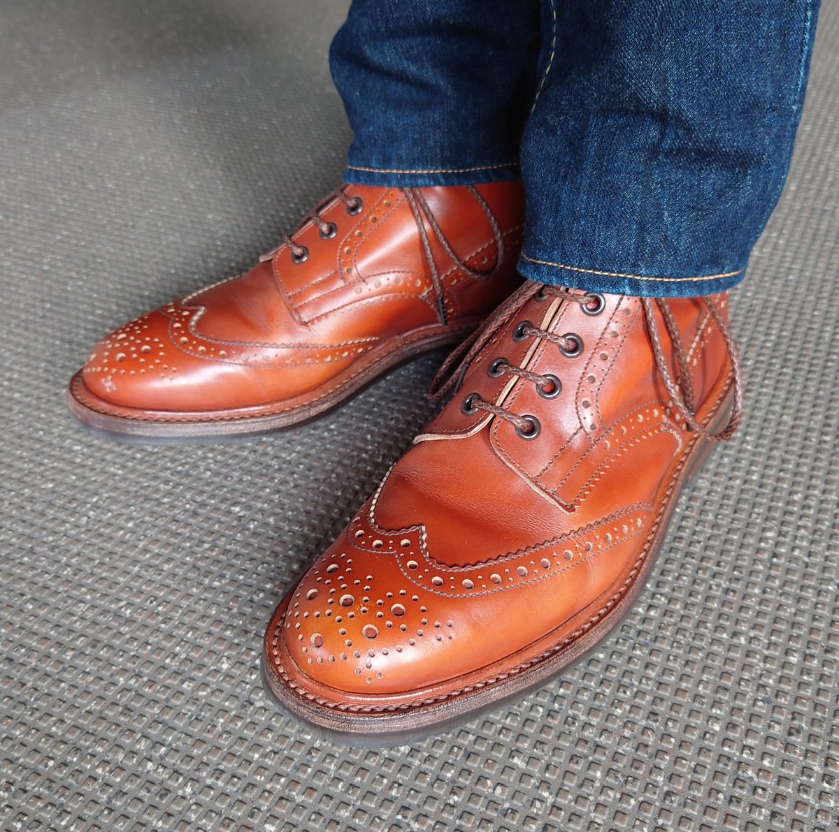 two96099601's tweet photo. トリッカーズの靴紐を交換。

#purebluejapan XX-011
#Trickers https://t.co/jDd1LImgrM